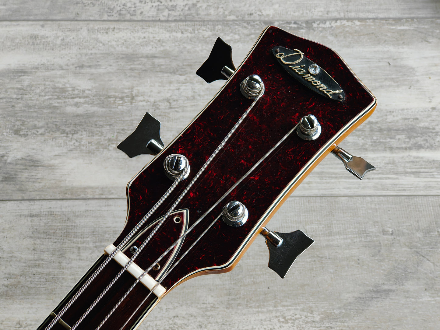 1969 Diamond (by Aria Japan) 5120 Short Scale Hollowbody Bass (Sunburst)