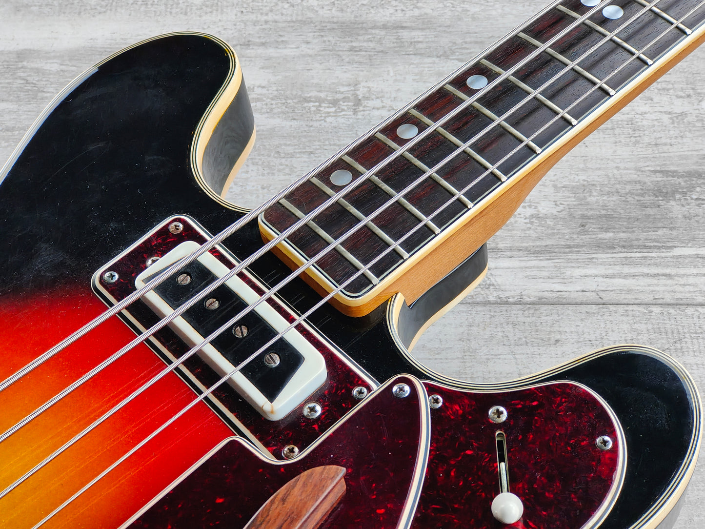 1969 Diamond (by Aria Japan) 5120 Short Scale Hollowbody Bass (Sunburst)