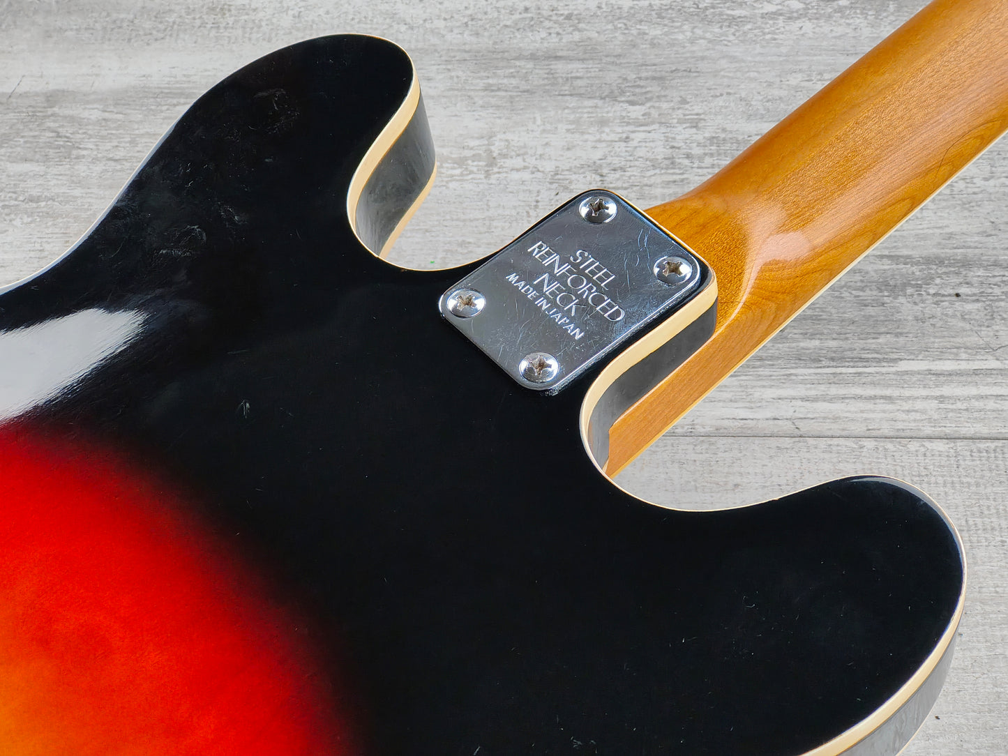 1969 Diamond (by Aria Japan) 5120 Short Scale Hollowbody Bass (Sunburst)