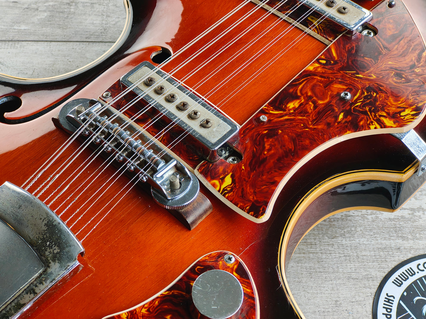 1967 Guyatone Japan V-12 12-String Violin Semi Hollowbody Guitar (Sunburst)
