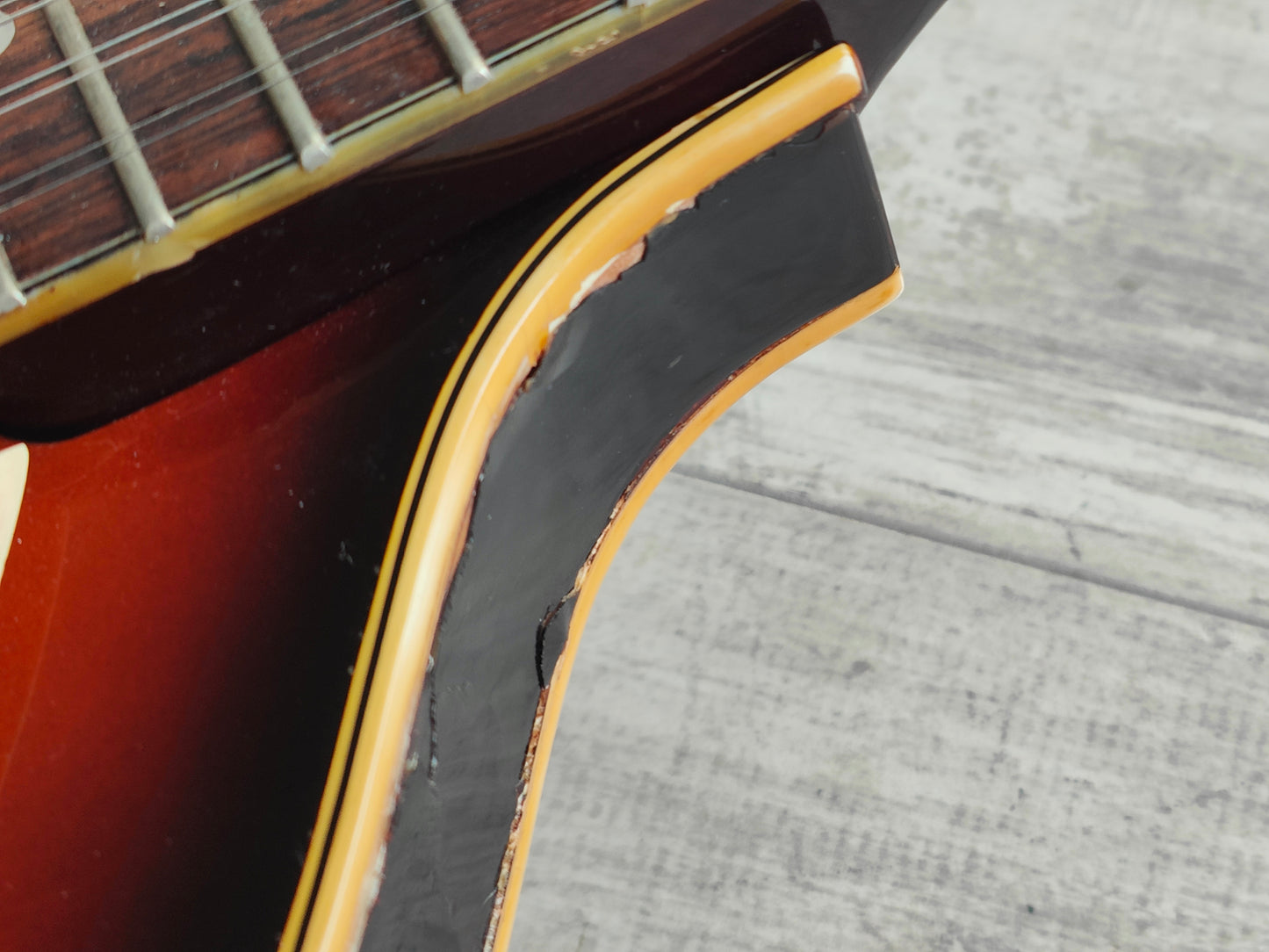 1967 Guyatone Japan V-12 12-String Violin Semi Hollowbody Guitar (Sunburst)