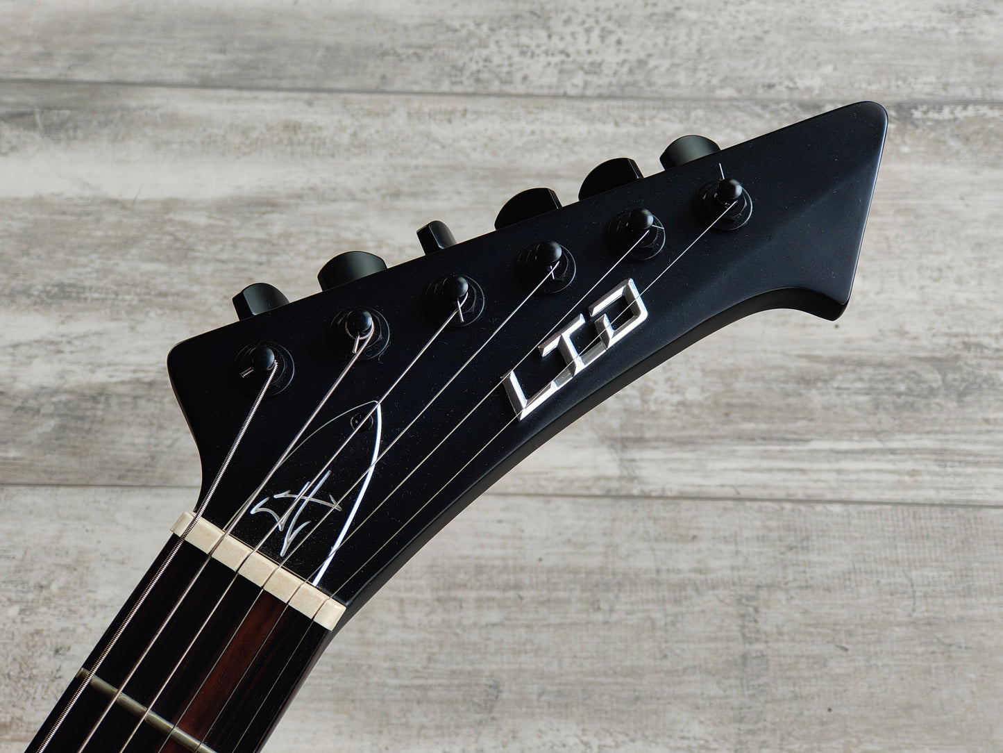 2019 ESP LTD Vulture James Hetfield Signature Flying V w/EMGs (Satin Black)