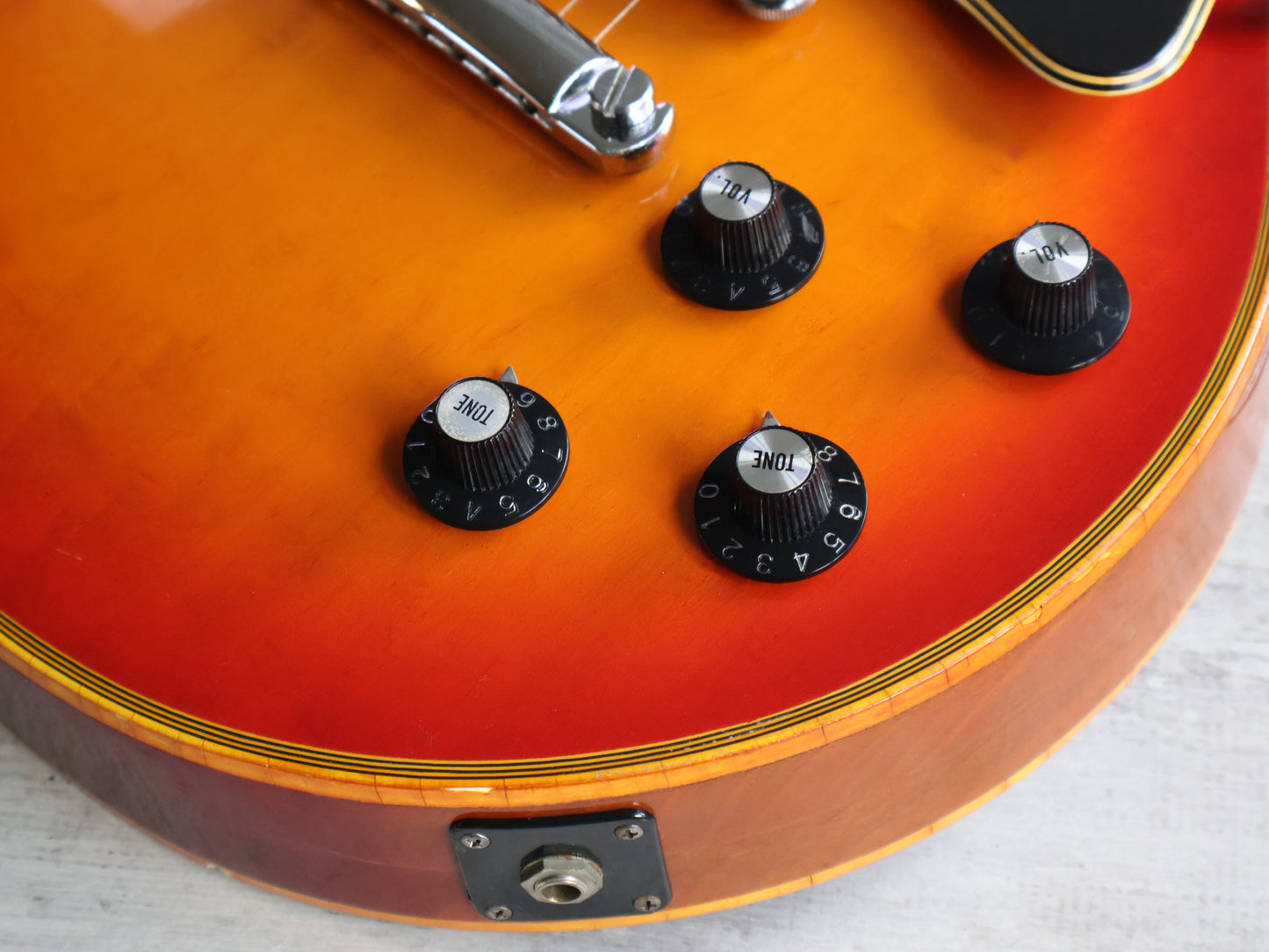 1976 Aria Pro II Japan LC-500 Les Paul Custom (Cherry Sunburst)