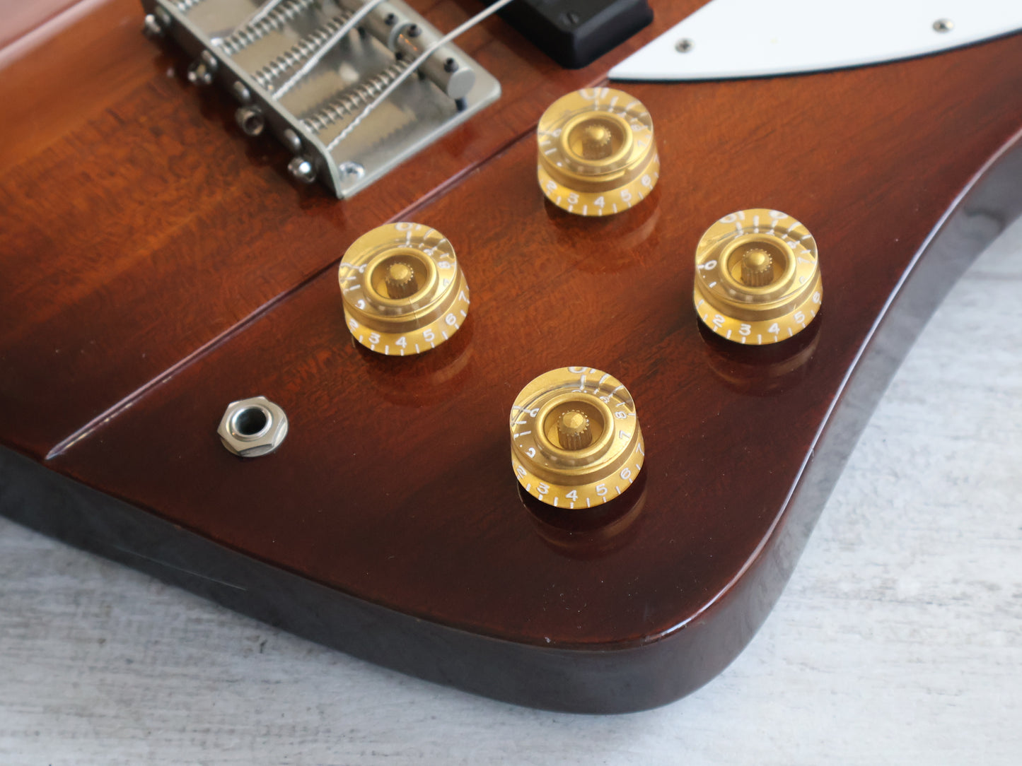 1975 Greco SB-850 Suzi Quatro Thunderbird Bass (Brown Sunburst)