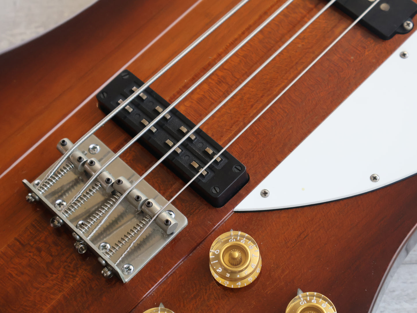 1975 Greco SB-850 Suzi Quatro Thunderbird Bass (Brown Sunburst)