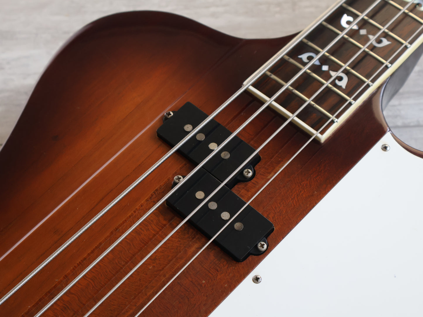 1975 Greco SB-850 Suzi Quatro Thunderbird Bass (Brown Sunburst)