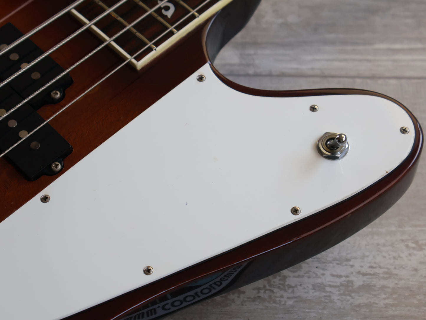 1975 Greco SB-850 Suzi Quatro Thunderbird Bass (Brown Sunburst)
