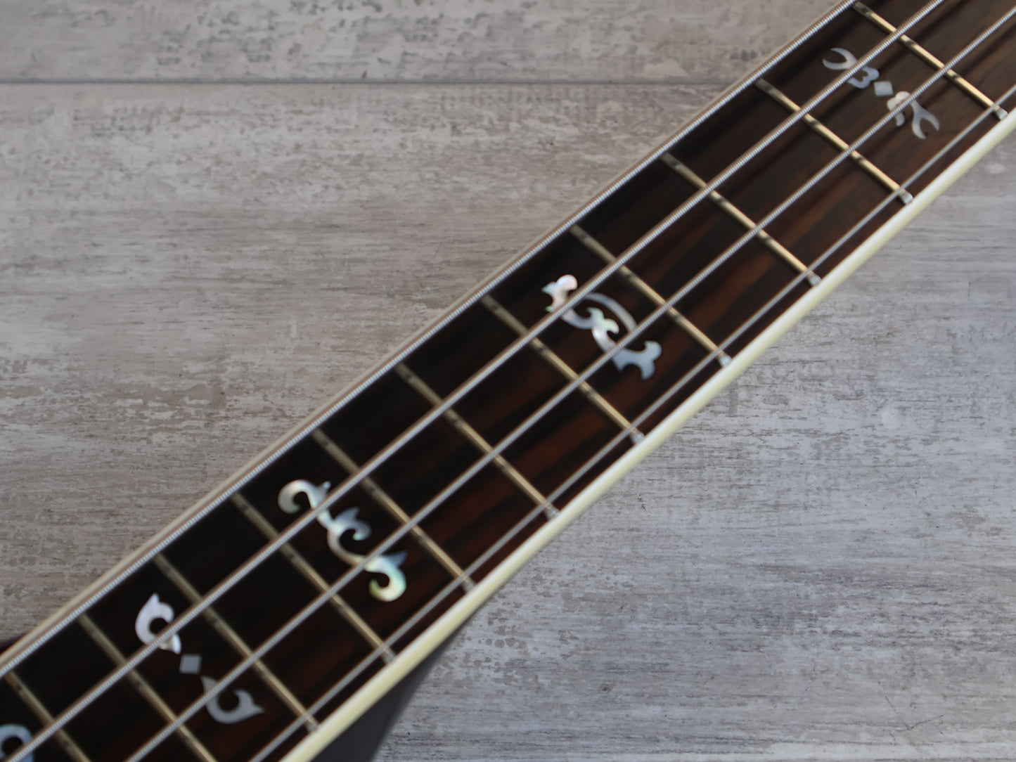 1975 Greco SB-850 Suzi Quatro Thunderbird Bass (Brown Sunburst)