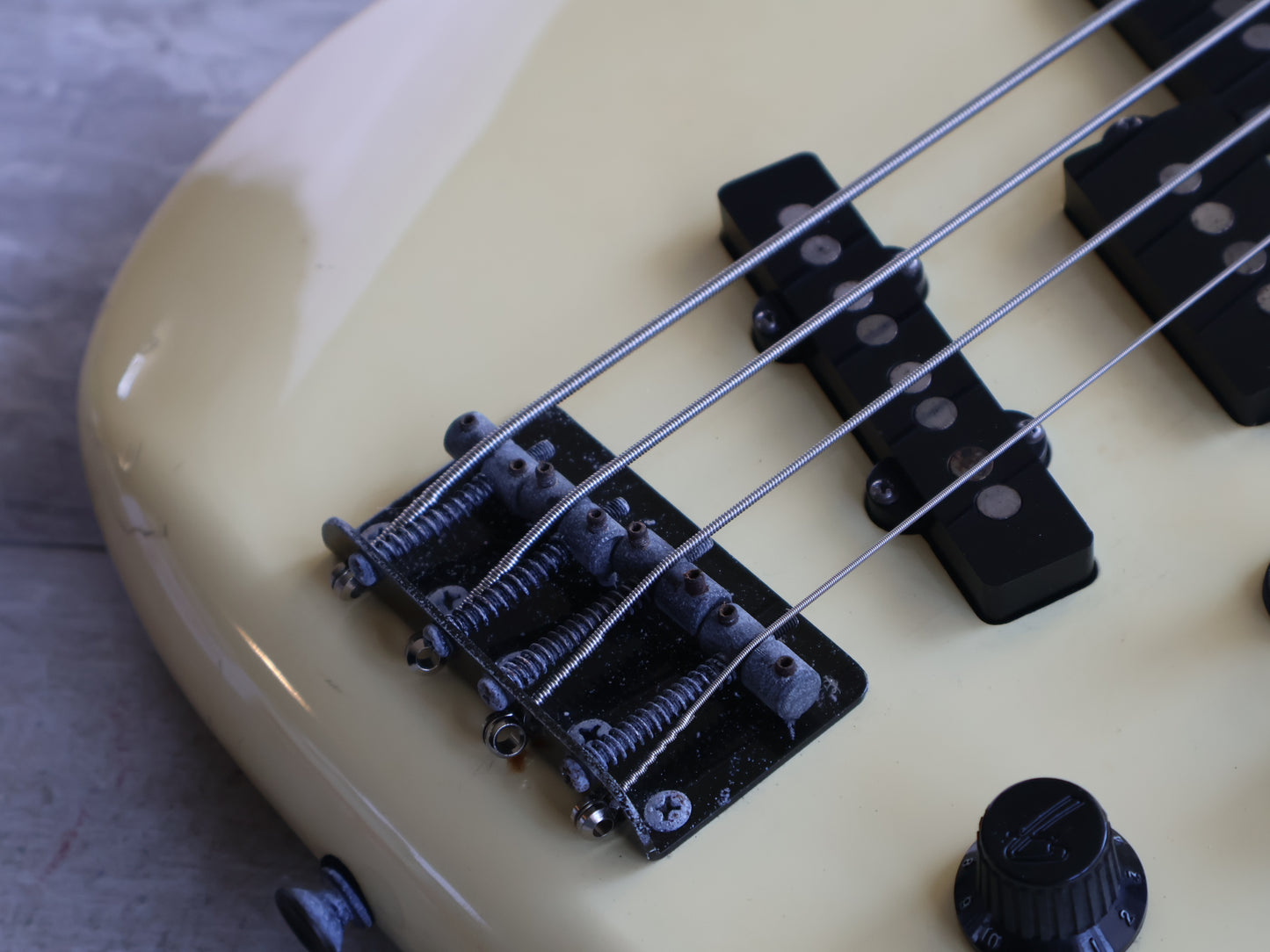 1985 Fender Japan PJ-535 "E Series" Medium Scale Jazz Bass Special (White)