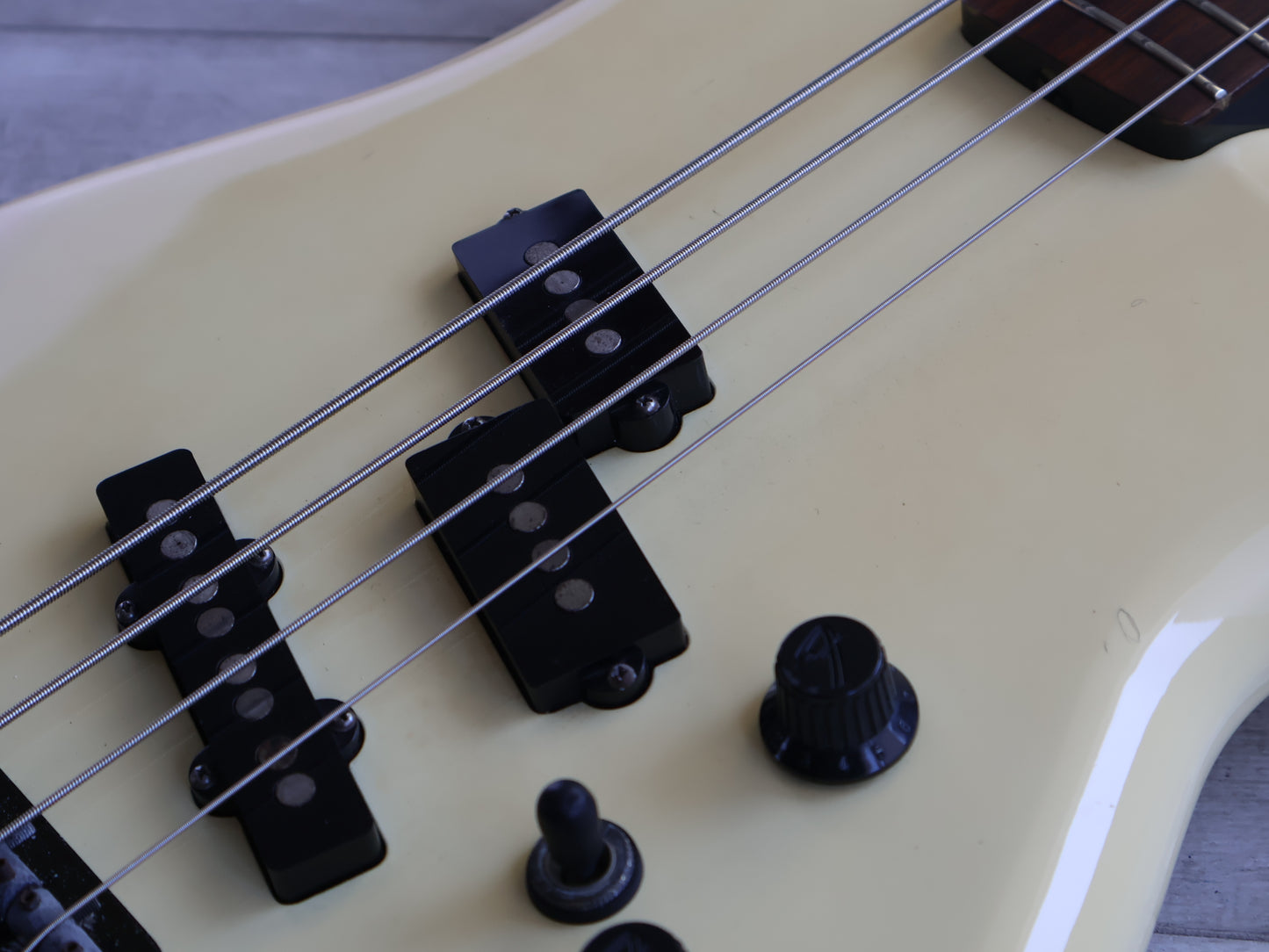 1985 Fender Japan PJ-535 "E Series" Medium Scale Jazz Bass Special (White)