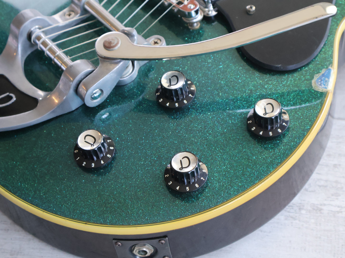 1999 DeArmond M75T Single Cutaway w/Tremolo (Blue Sparkle)