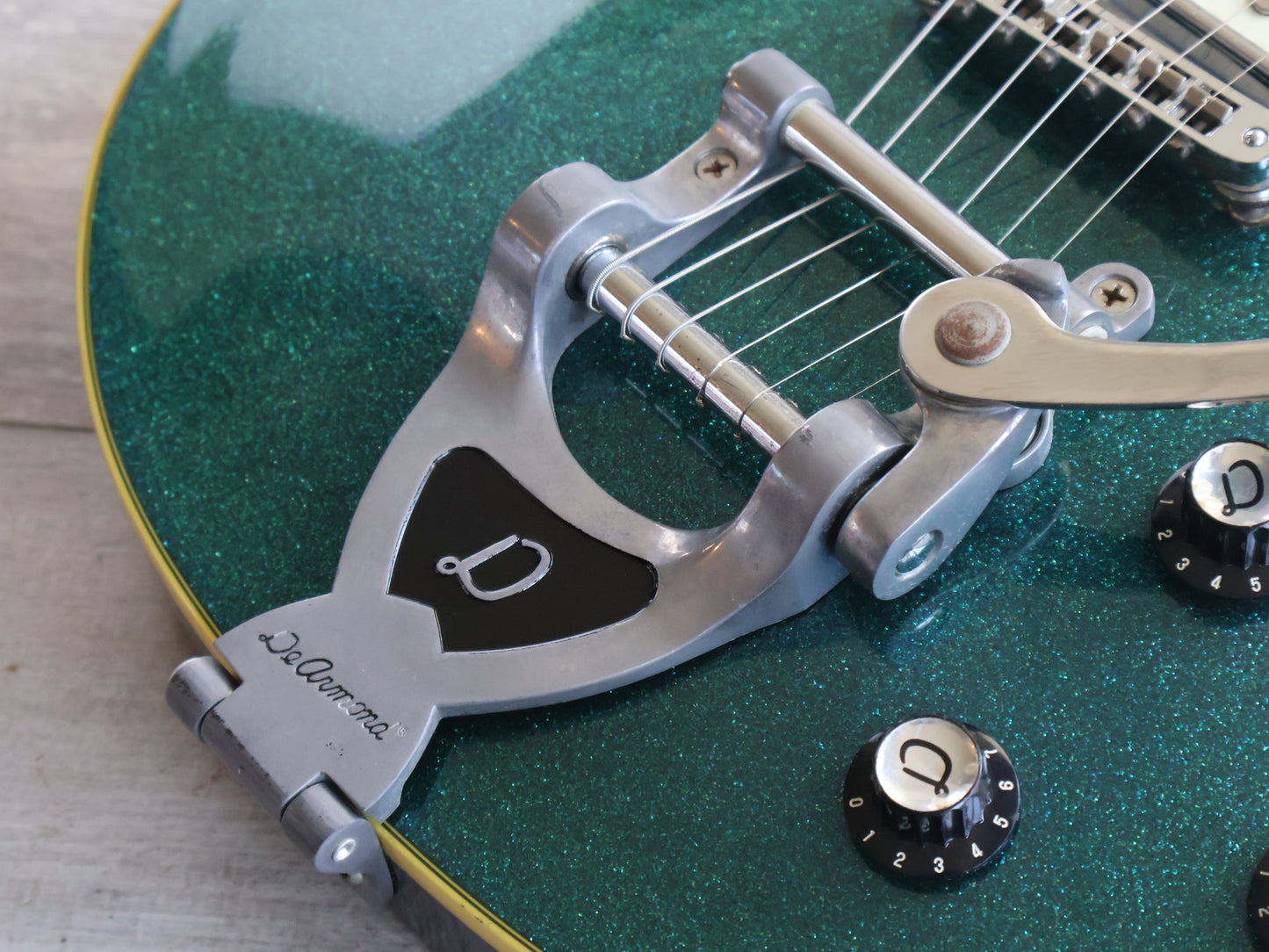 1999 DeArmond M75T Single Cutaway w/Tremolo (Blue Sparkle)