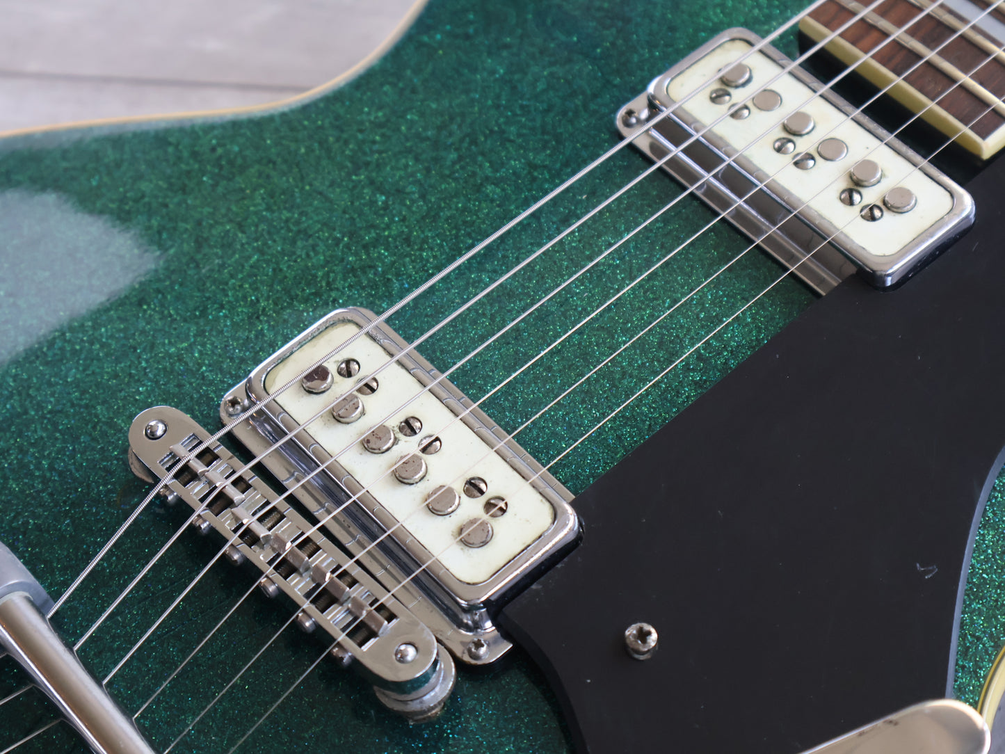 1999 DeArmond M75T Single Cutaway w/Tremolo (Blue Sparkle)