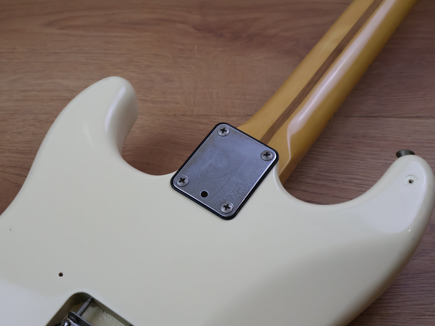 1989 Fender Japan ST650-SPL Special Edition Stratocaster (Arctic White)