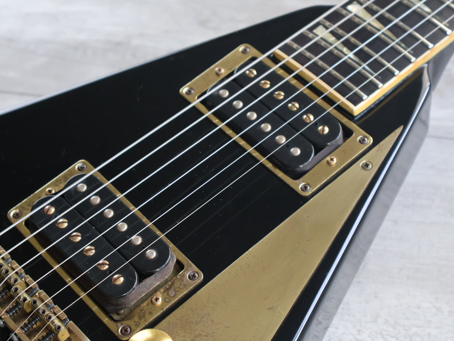 1985 Fernandes Japan FV-115RR Randy Rhoads Flying V (Black/Gold)