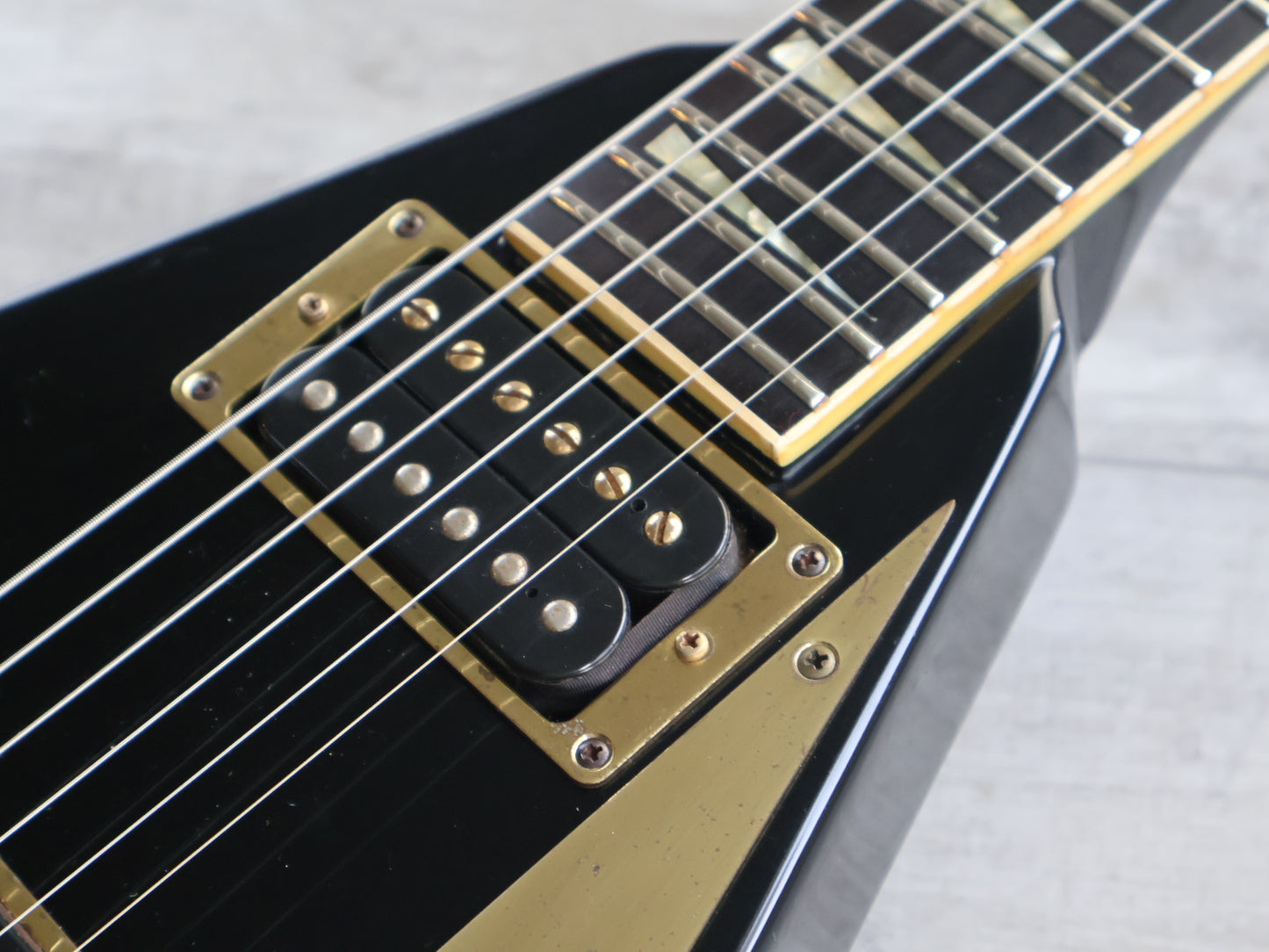 1985 Fernandes Japan FV-115RR Randy Rhoads Flying V (Black/Gold)