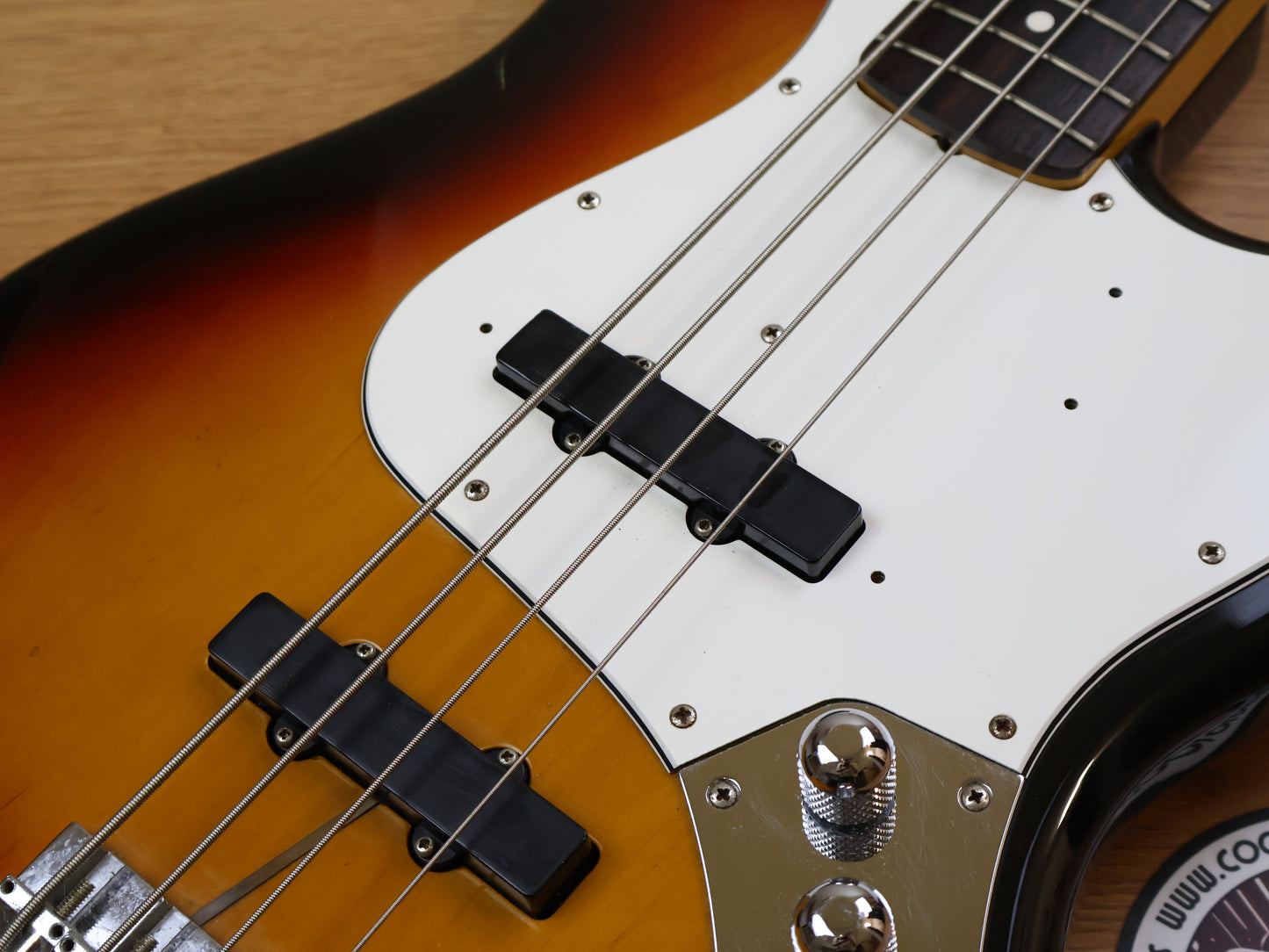 2002 Fender Japan '62 Reissue Jazz Bass (Sunburst)