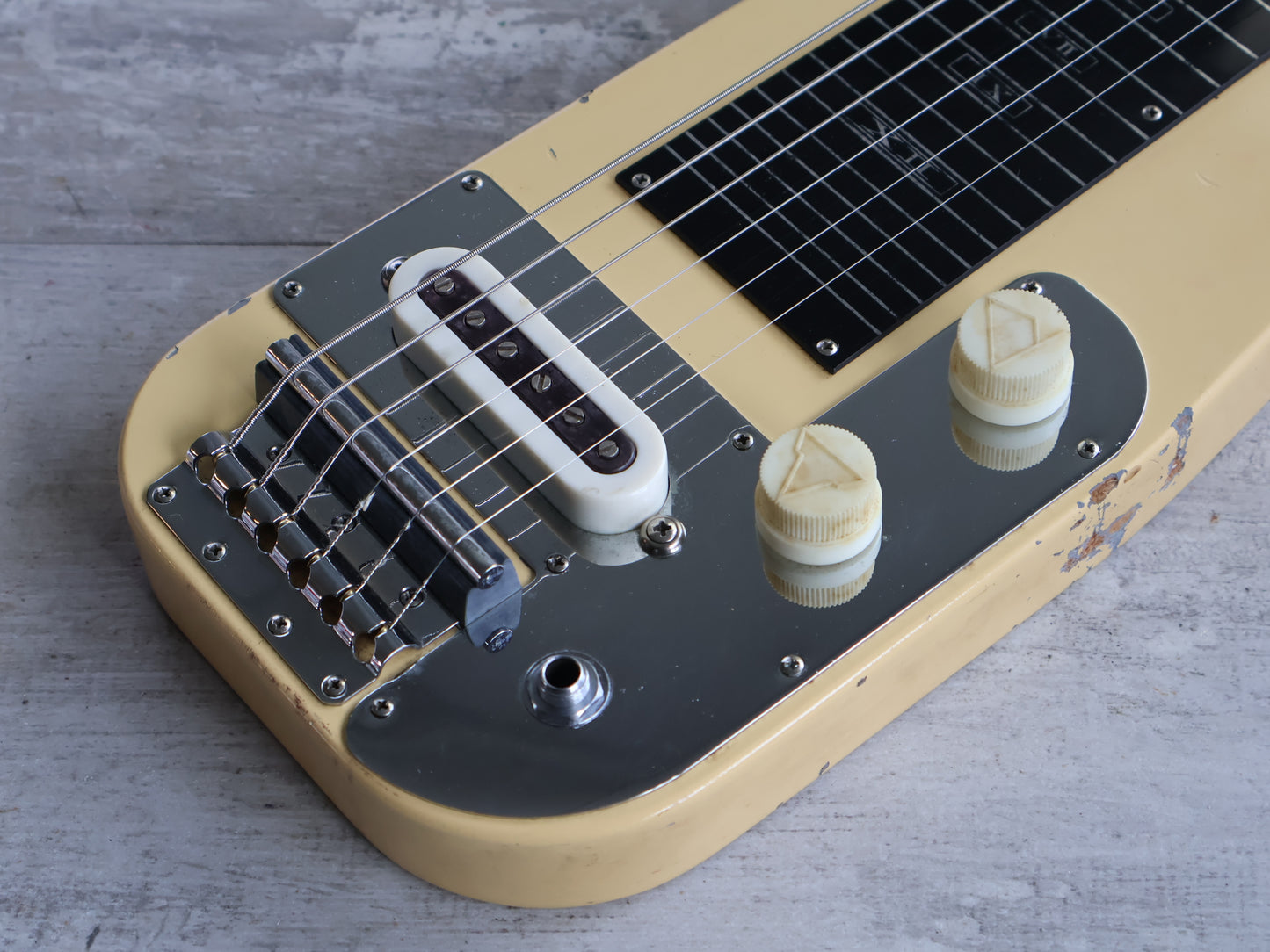 1960's Guyatone Japan Model HG-46B 6-String Lap Steel Guitar (Cream)