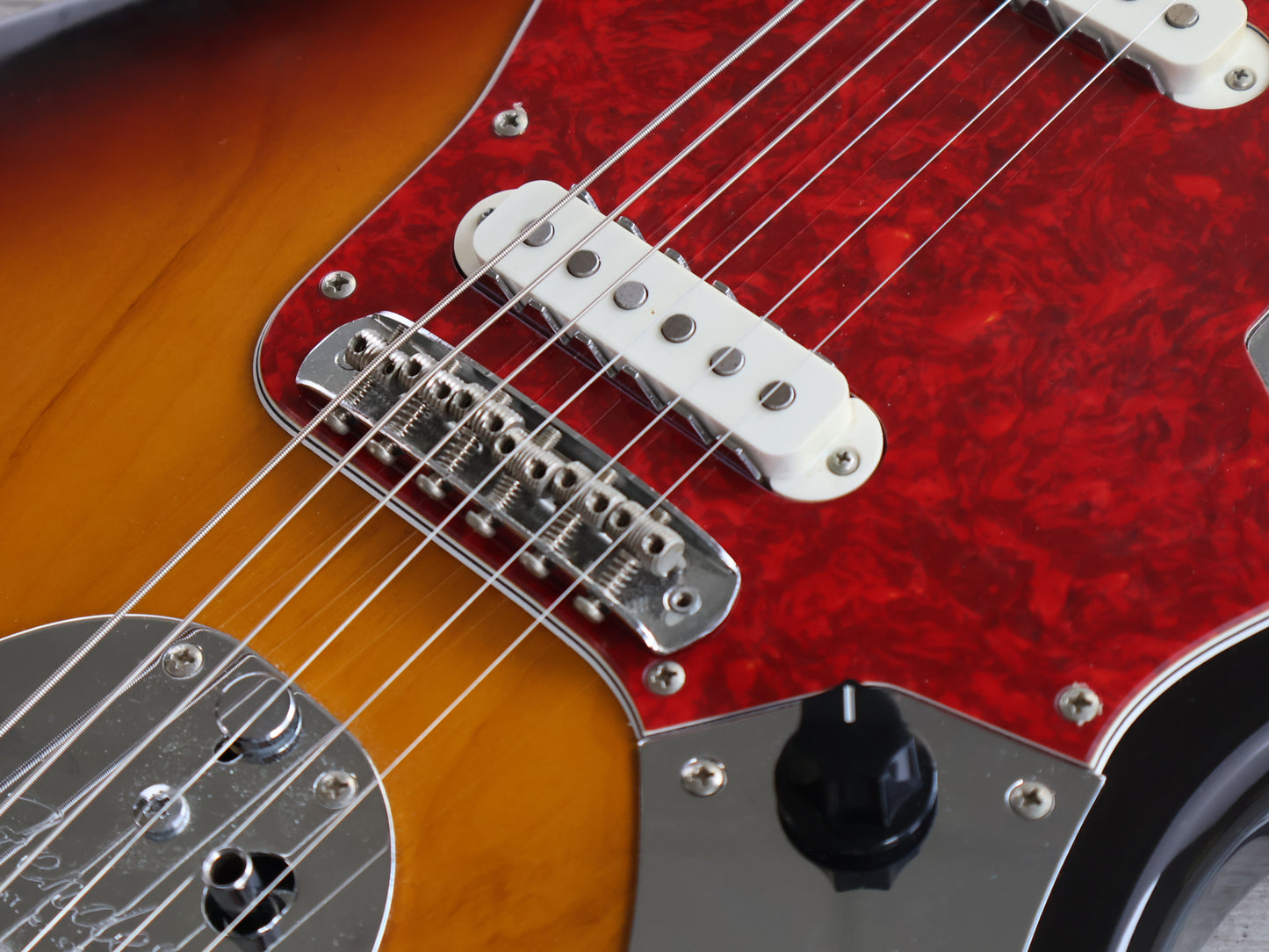 2000 Fender Japan JG66-80 '66 Reissue Jaguar (Sunburst)