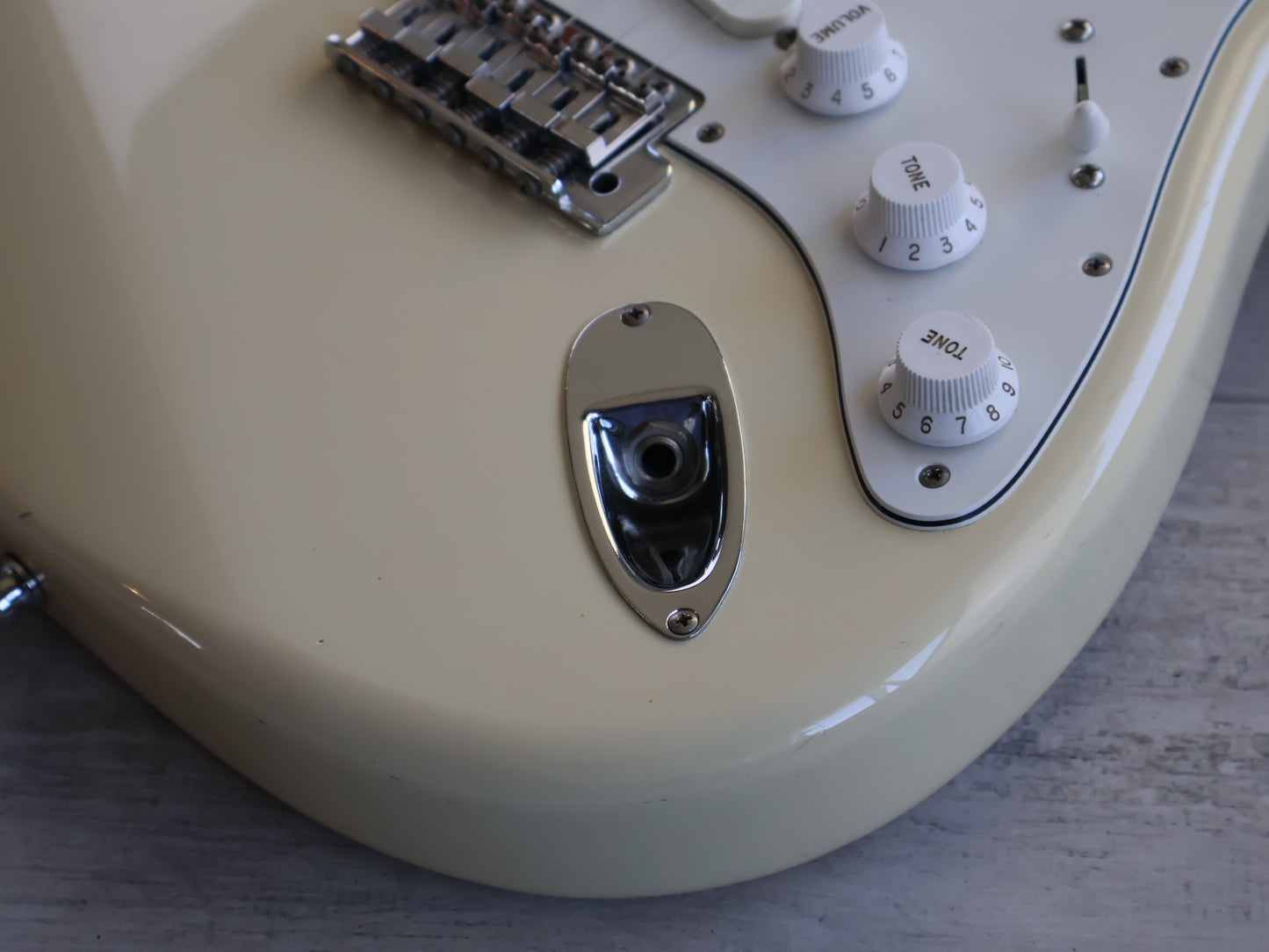 2006 Fender Japan ST72 '72 Reissue Scalloped Stratocaster (Vintage White)