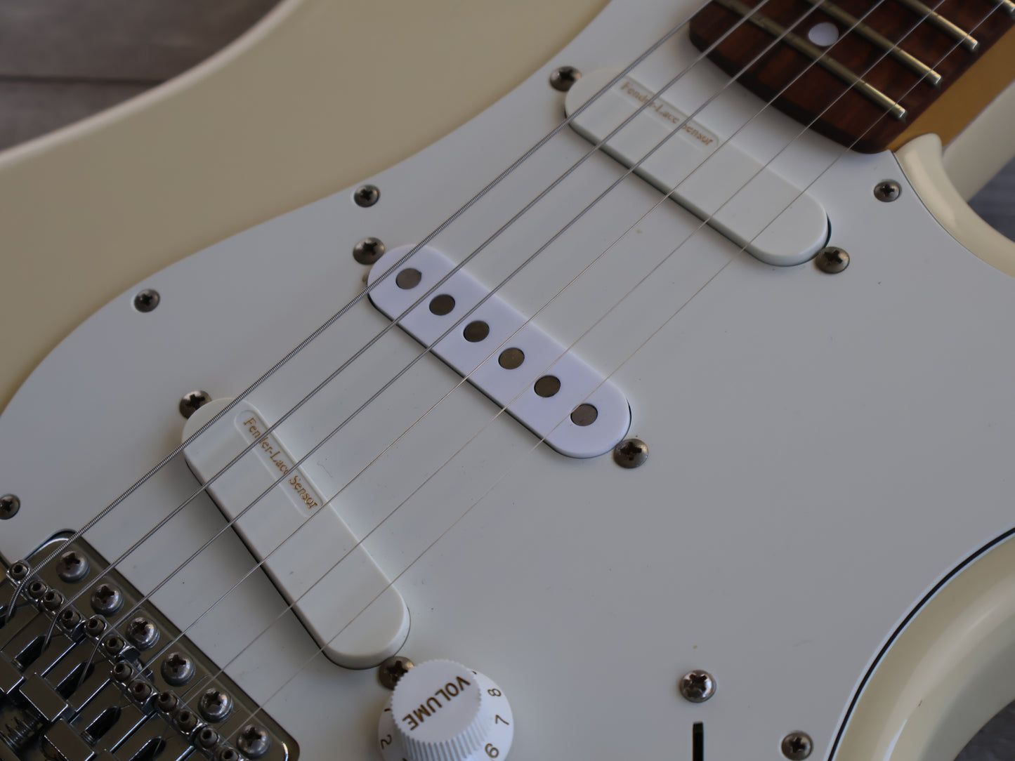 2006 Fender Japan ST72 '72 Reissue Scalloped Stratocaster (Vintage White)