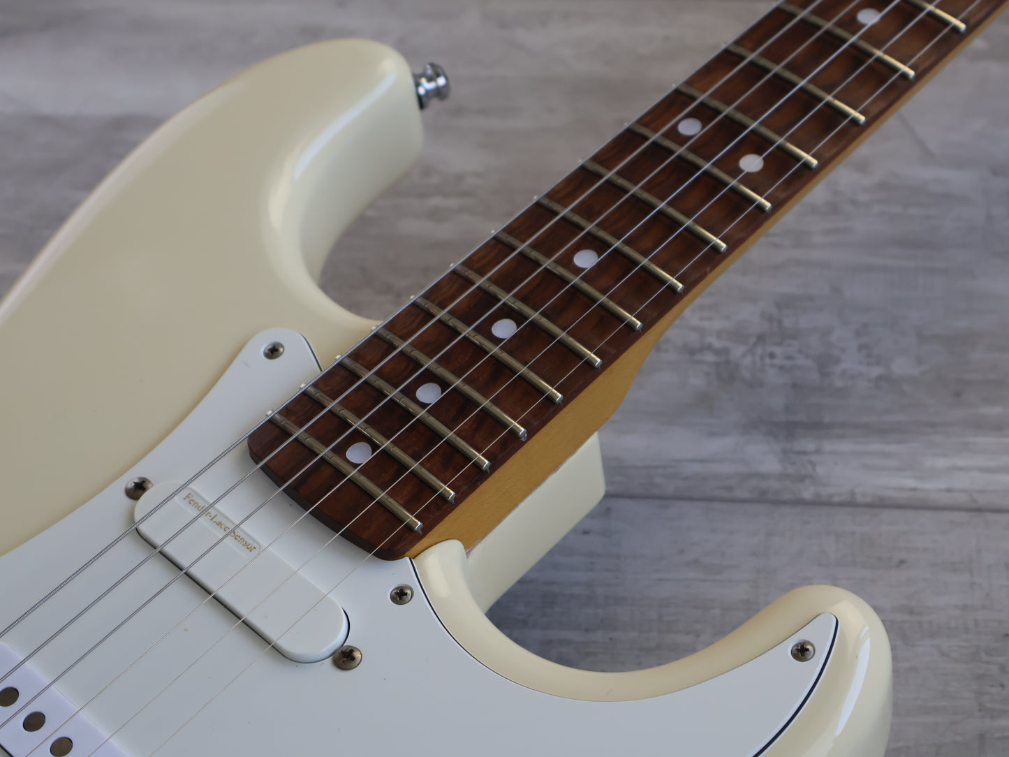 2006 Fender Japan ST72 '72 Reissue Scalloped Stratocaster (Vintage White)