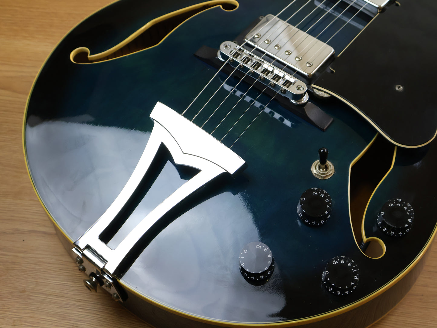 2002 Ibanez Artcore AG75-TBS-12-01 Hollowbody (Transparent Blue)