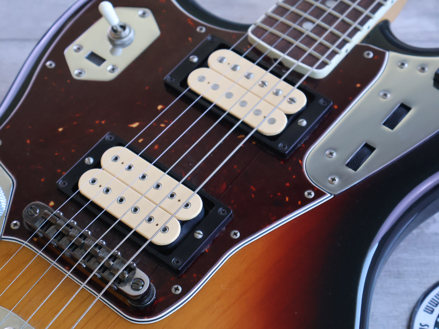 2015 Fender LH Left Handed Kurt Cobain Jaguar (3-Color Sunburst)