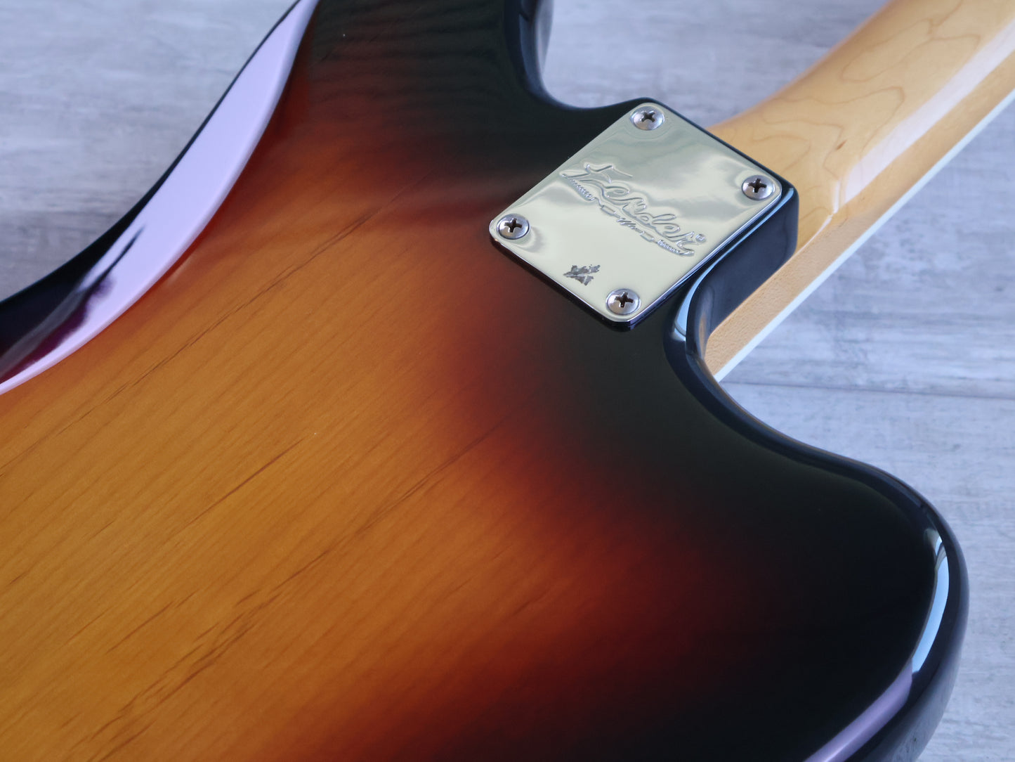 2015 Fender LH Left Handed Kurt Cobain Jaguar (3-Color Sunburst)