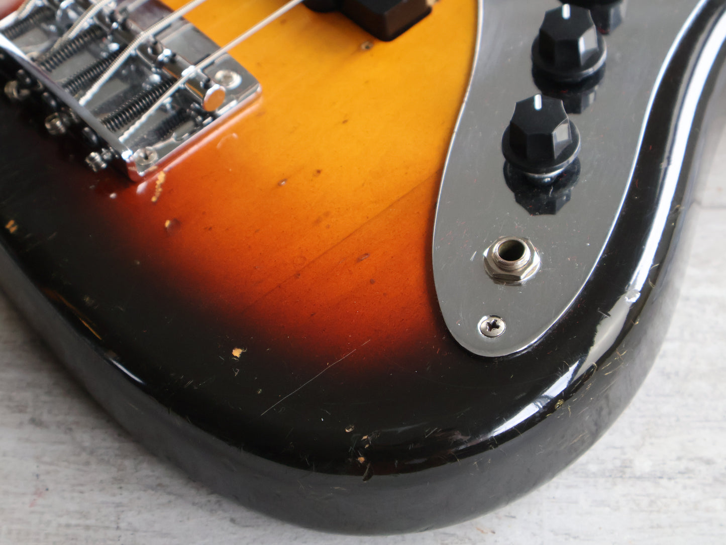 1986 Fender Japan JB406-60 Medium Scale Jazz Bass (Sunburst)
