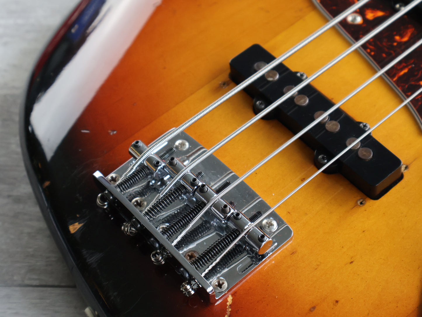 1986 Fender Japan JB406-60 Medium Scale Jazz Bass (Sunburst)