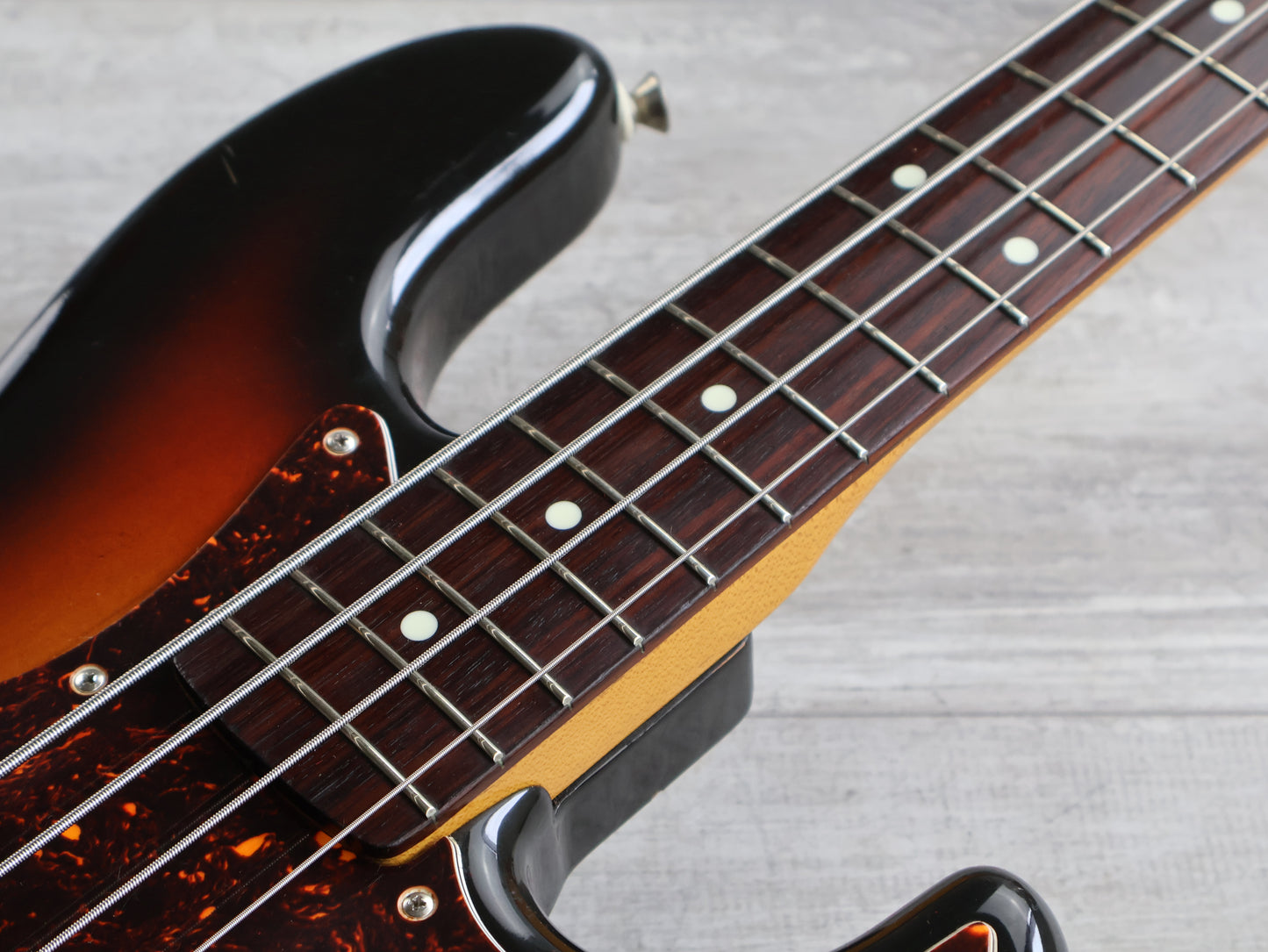 1986 Fender Japan JB406-60 Medium Scale Jazz Bass (Sunburst)