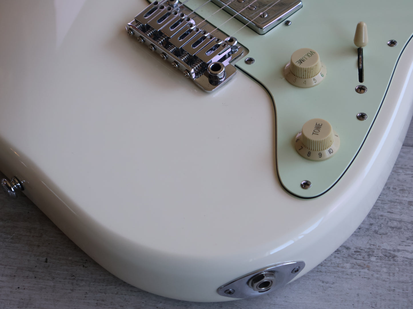 Schecter Nick Johnston Traditional HSS Stratocaster (Atomic Snow White)