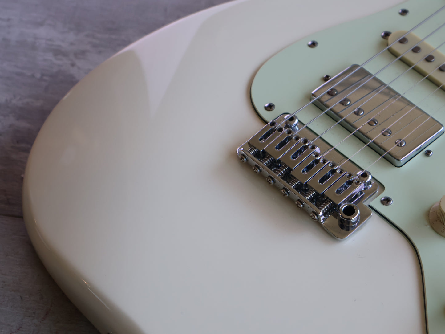 Schecter Nick Johnston Traditional HSS Stratocaster (Atomic Snow White)