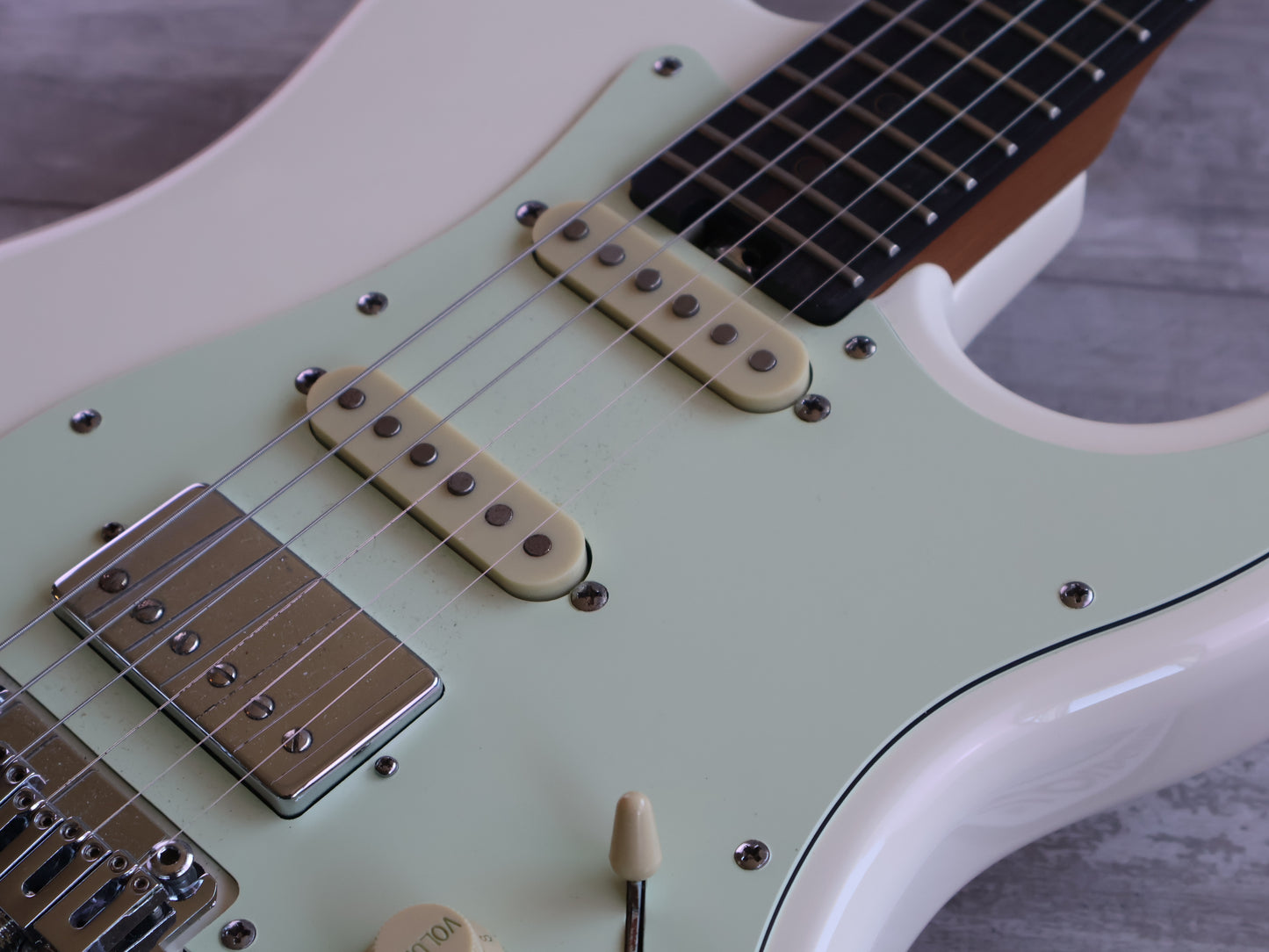 Schecter Nick Johnston Traditional HSS Stratocaster (Atomic Snow White)