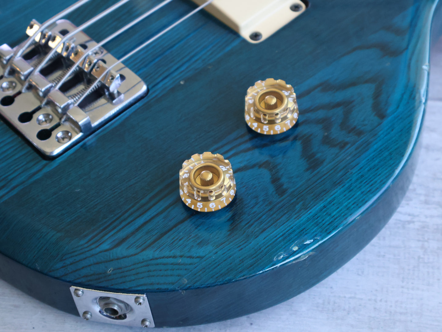 1982 Aria Pro II Japan CSB-380 Cardinal Medium Scale Bass (Transparent Blue)