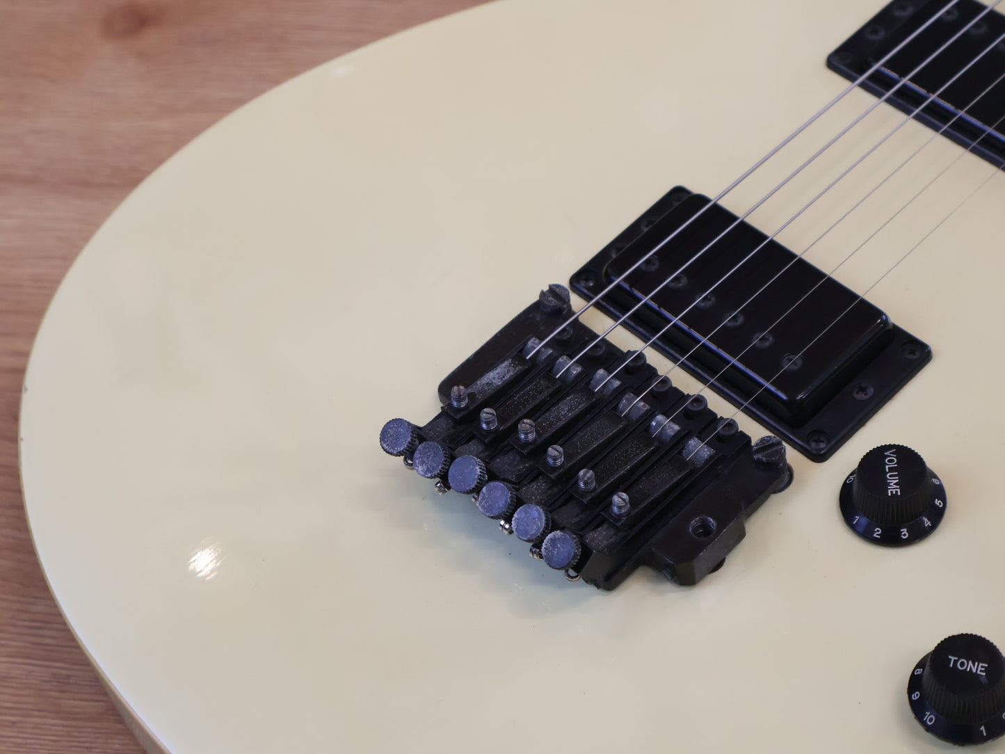 1985 Yamaha Japan SE700HE Bound Flat-Top Superstrat (White)