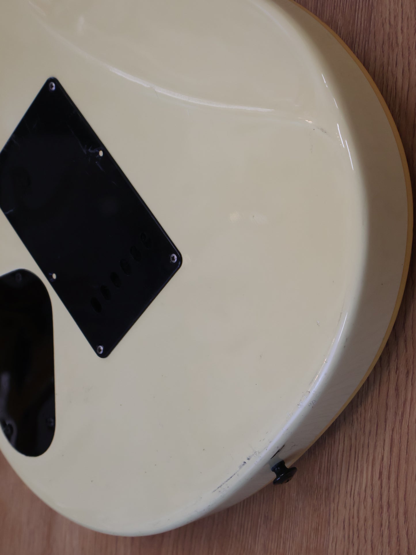 1985 Yamaha Japan SE700HE Bound Flat-Top Superstrat (White)