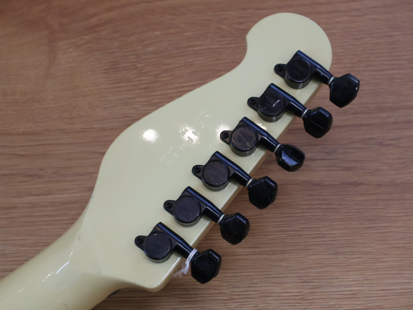 1985 Yamaha Japan SE700HE Bound Flat-Top Superstrat (White)