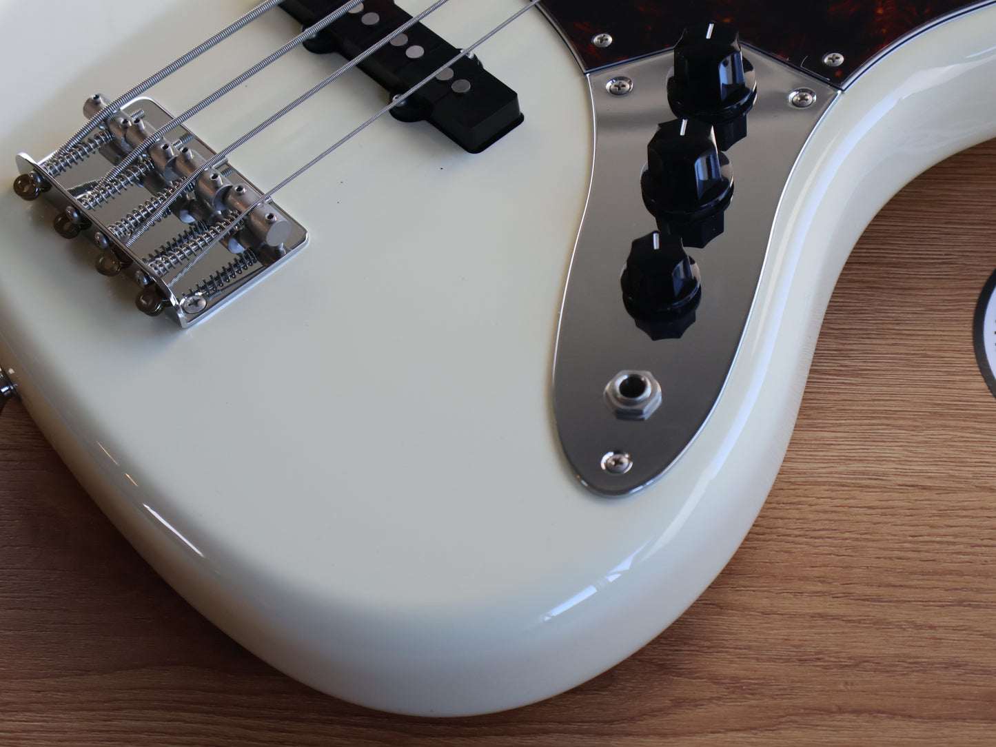 2023 Tokai Japan AJB108 VWH/R Jazz Bass (Vintage White)