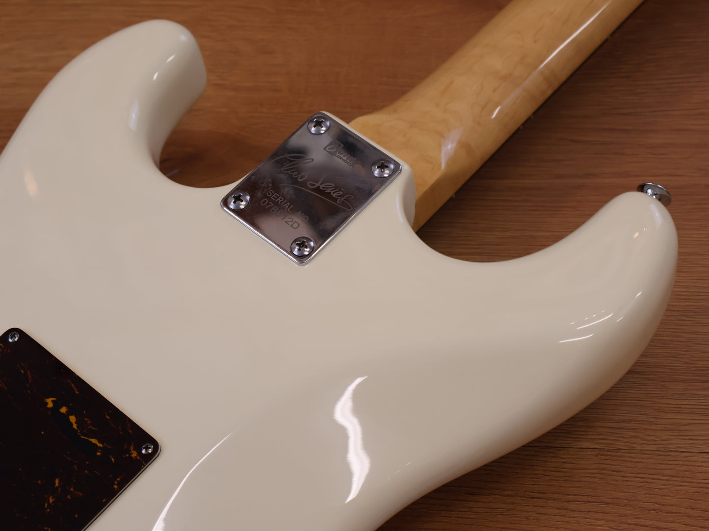 2000's Burns Cobra DX Club Series w/Tremolo (White)