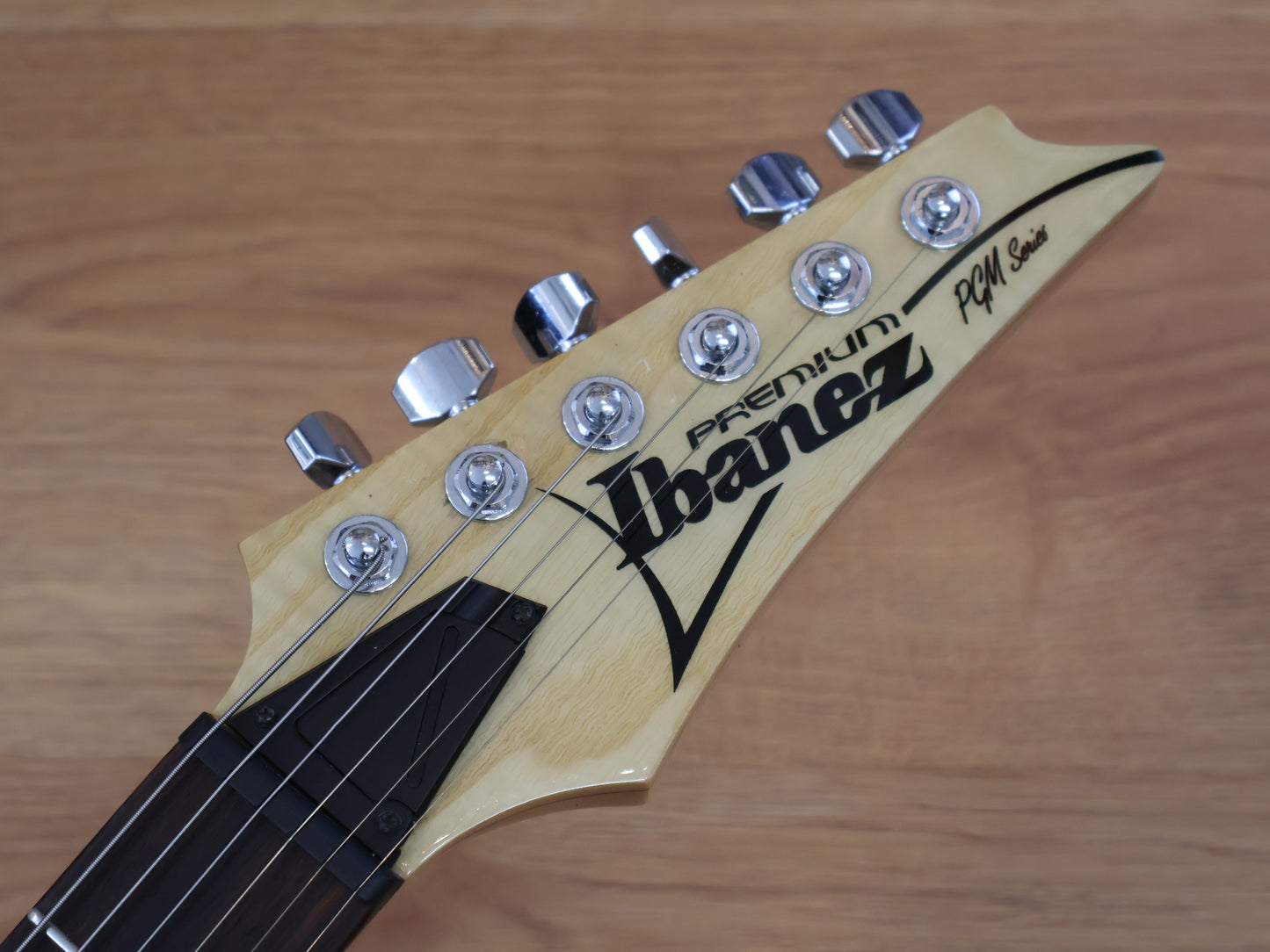 2015 Ibanez Premium PGM80P Paul Gilbert Signature Model (Natural)