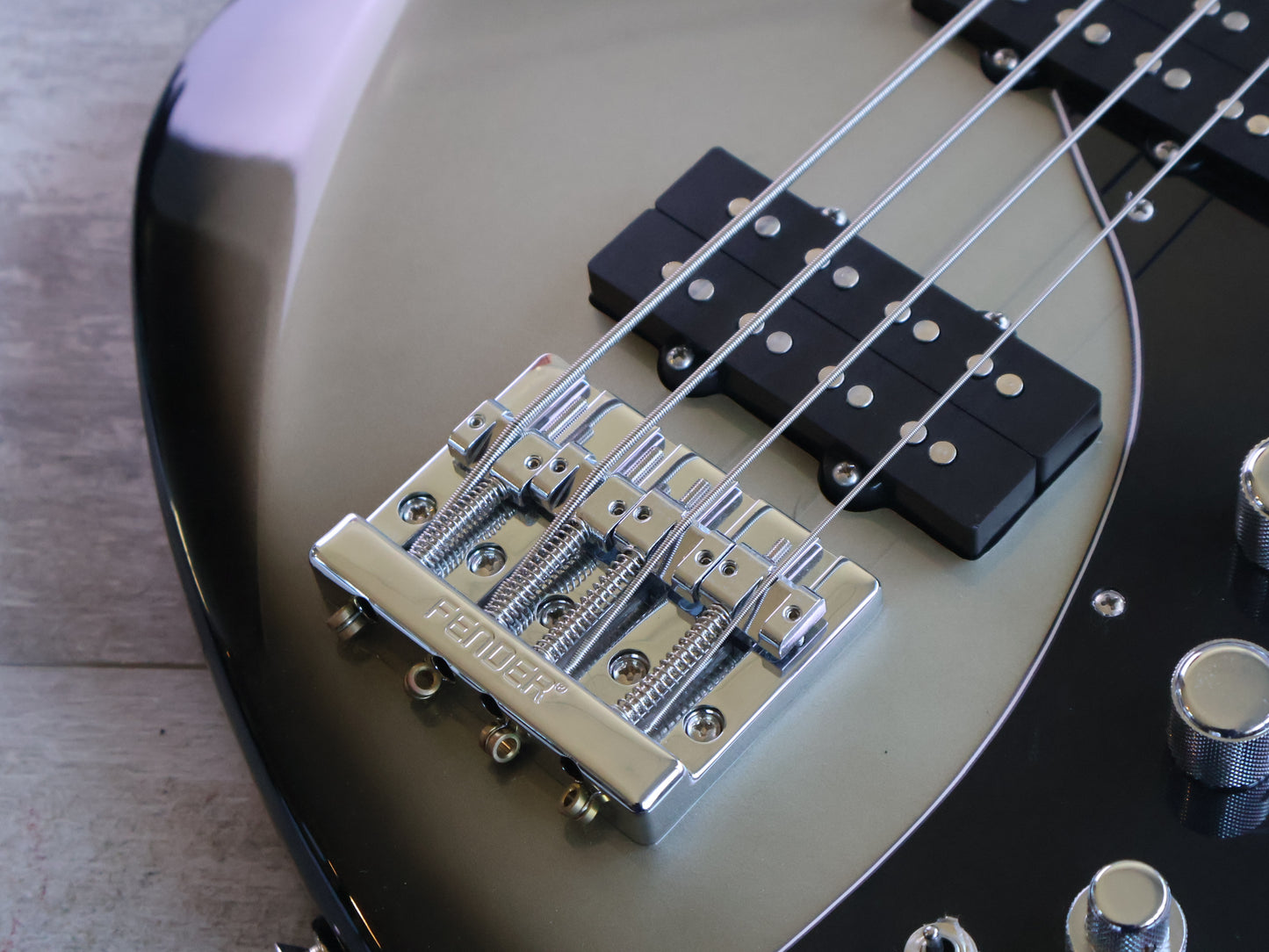 Fender Player Plus Active Meteora Bass (Silverburst)