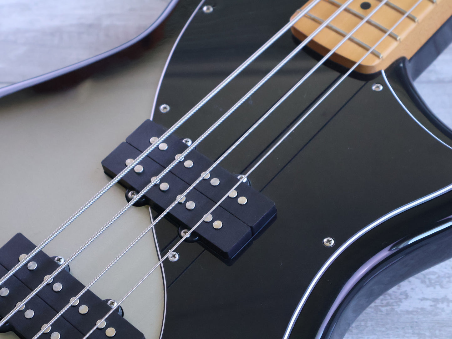 Fender Player Plus Active Meteora Bass (Silverburst)