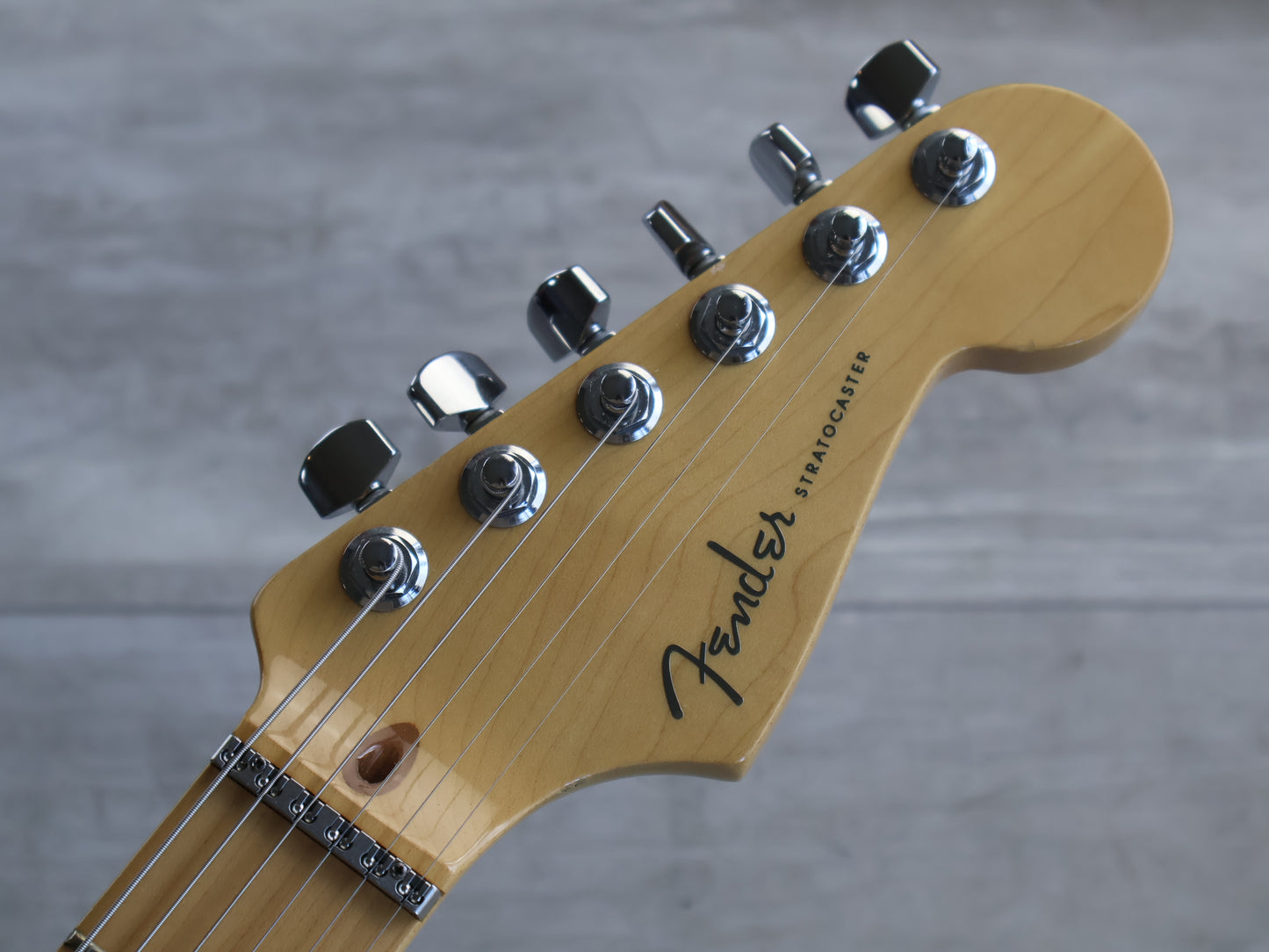2004 Fender USA American Deluxe HSS Stratocaster (Sunburst)