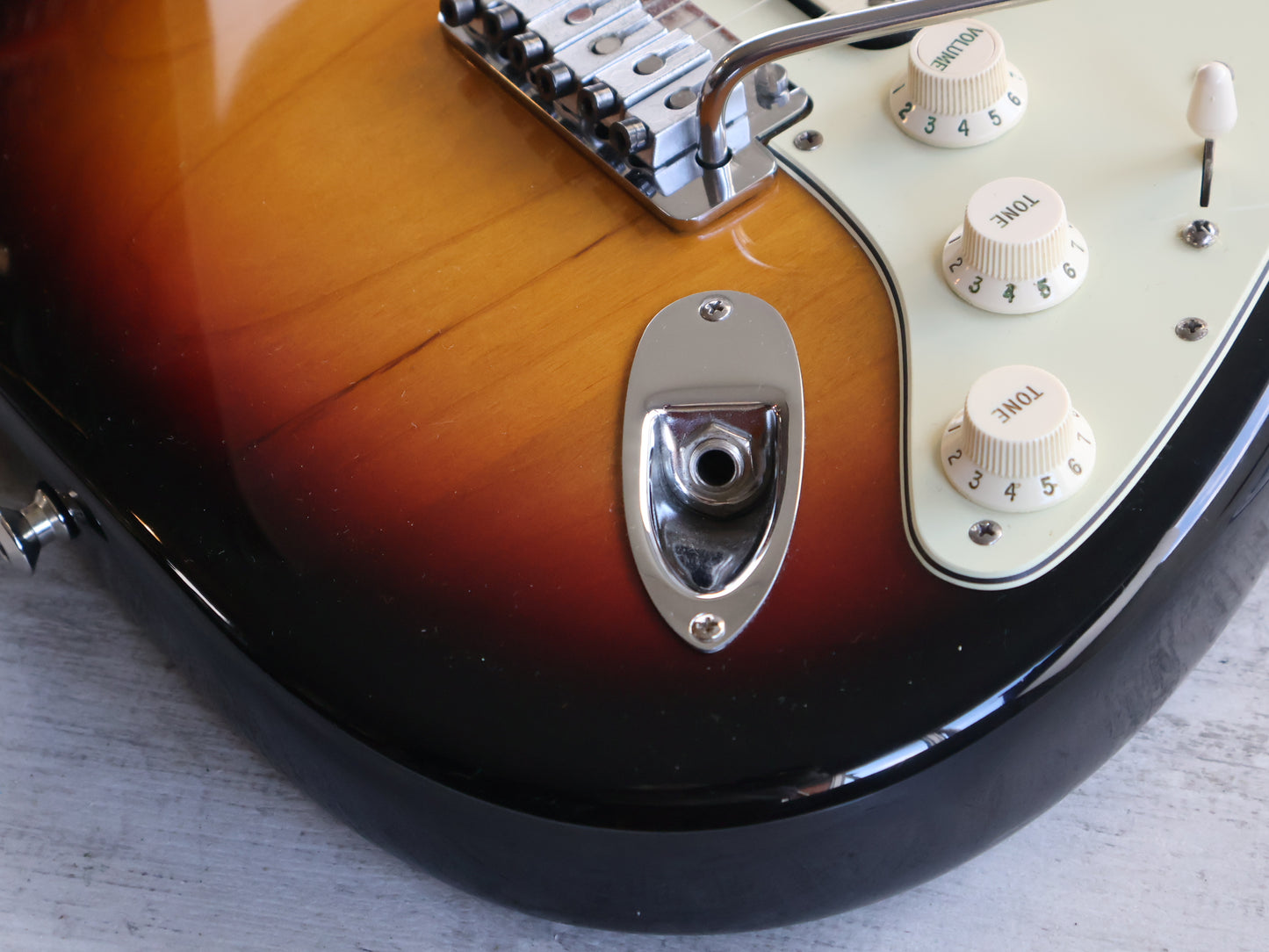 2004 Fender USA American Deluxe HSS Stratocaster (Sunburst)