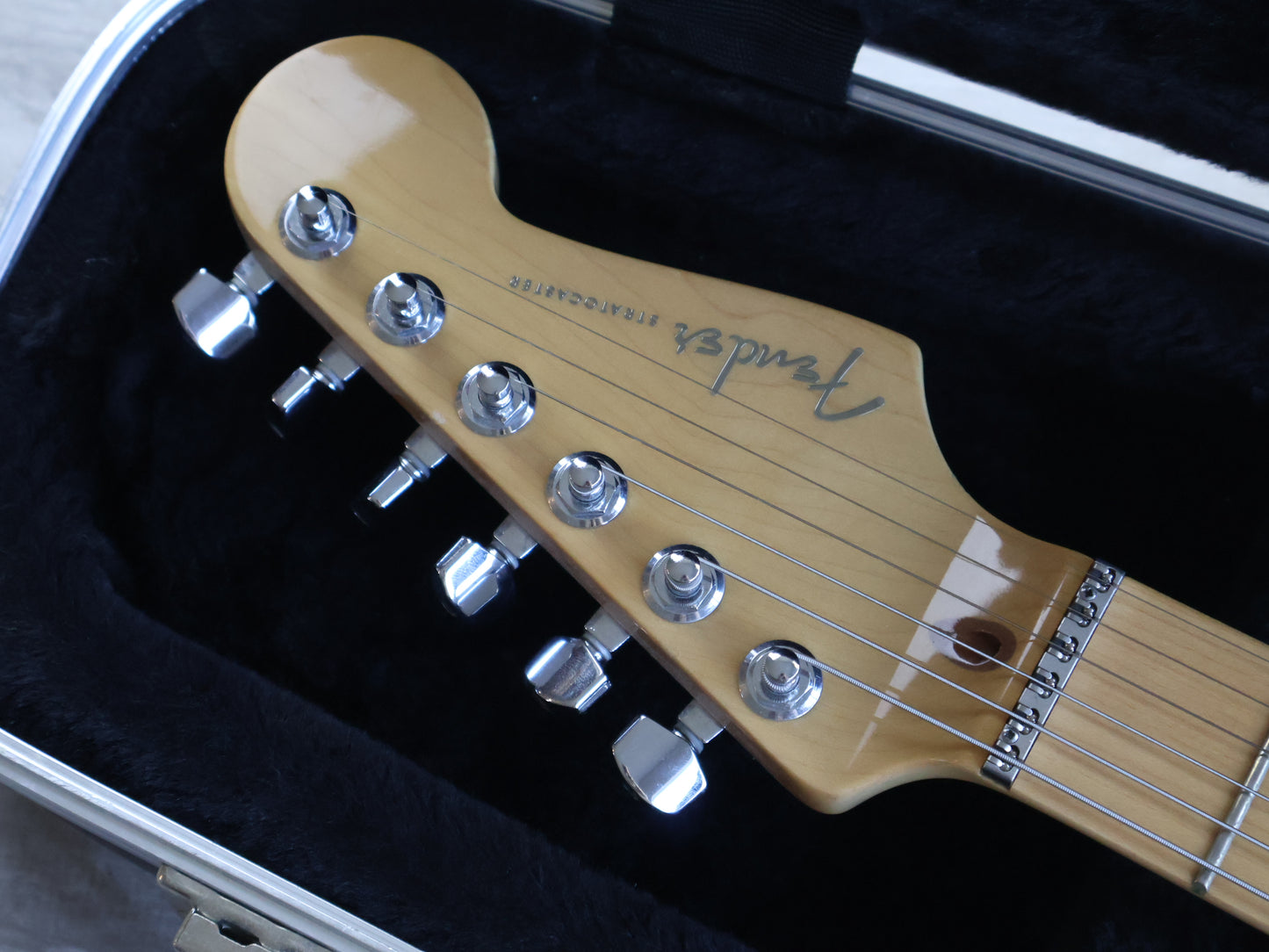 2004 Fender USA American Deluxe HSS Stratocaster (Sunburst)