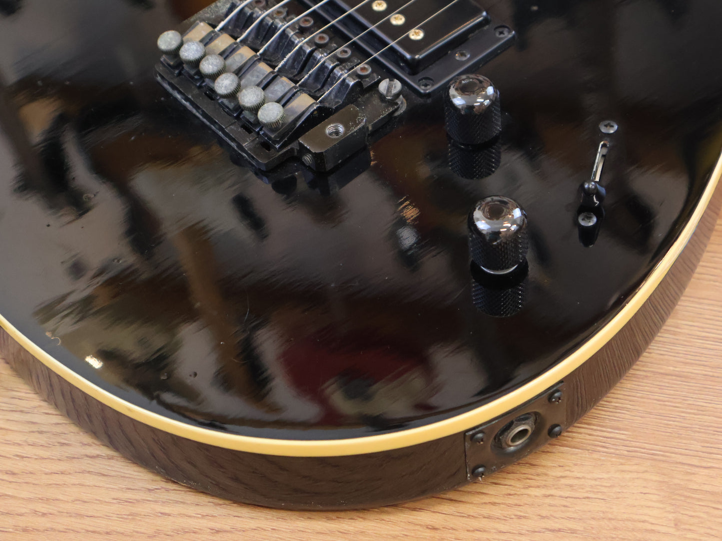 1985 Yamaha Japan SE700E Bound Flat-Top Superstrat (Black)