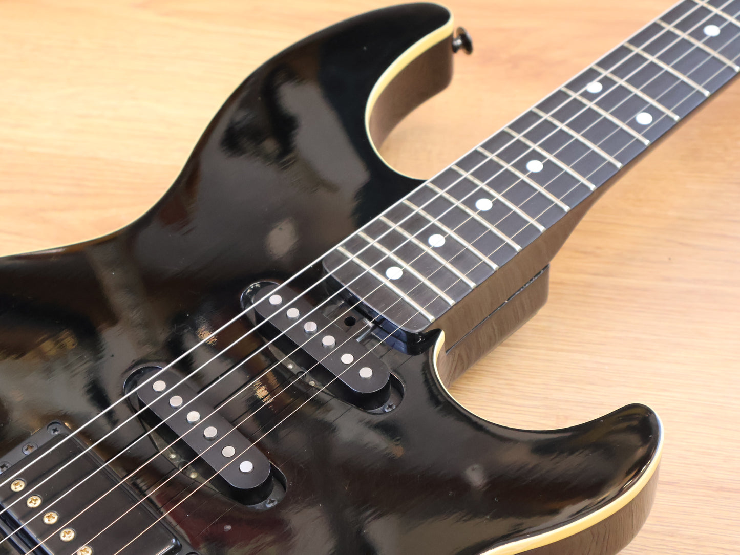 1985 Yamaha Japan SE700E Bound Flat-Top Superstrat (Black)