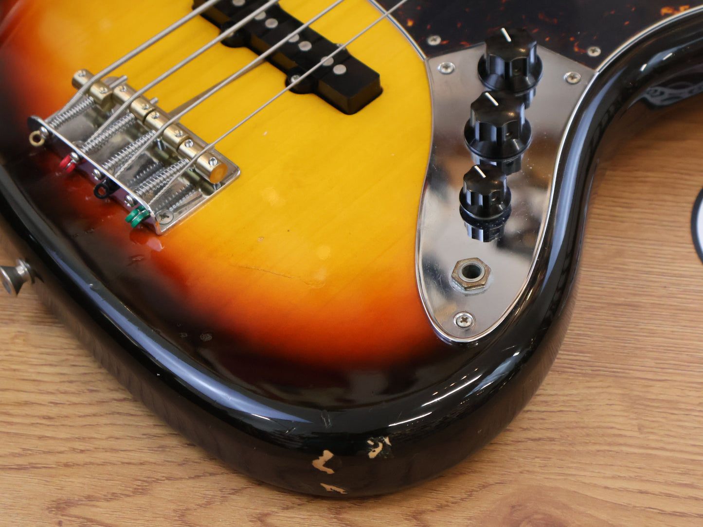 2018 Fender Japan Traditional 60's Jazz Bass (Sunburst)